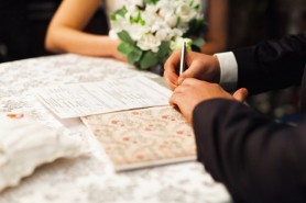 Înregistrarea căsătoriei nu mai este gratuită. ASP a majorat din nou tarifele la mai multe servicii. Deputat: Un nou act din schema criminală